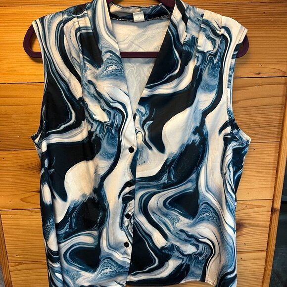 Patterned V Neck Button Down Sleeveless Blouse - L - Picture 4 of 8